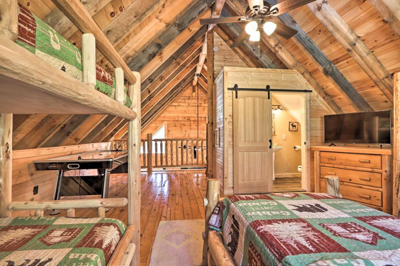 Gatlinburg Cabin With Loft And Game Room 1 Mi To Town 외부 사진
