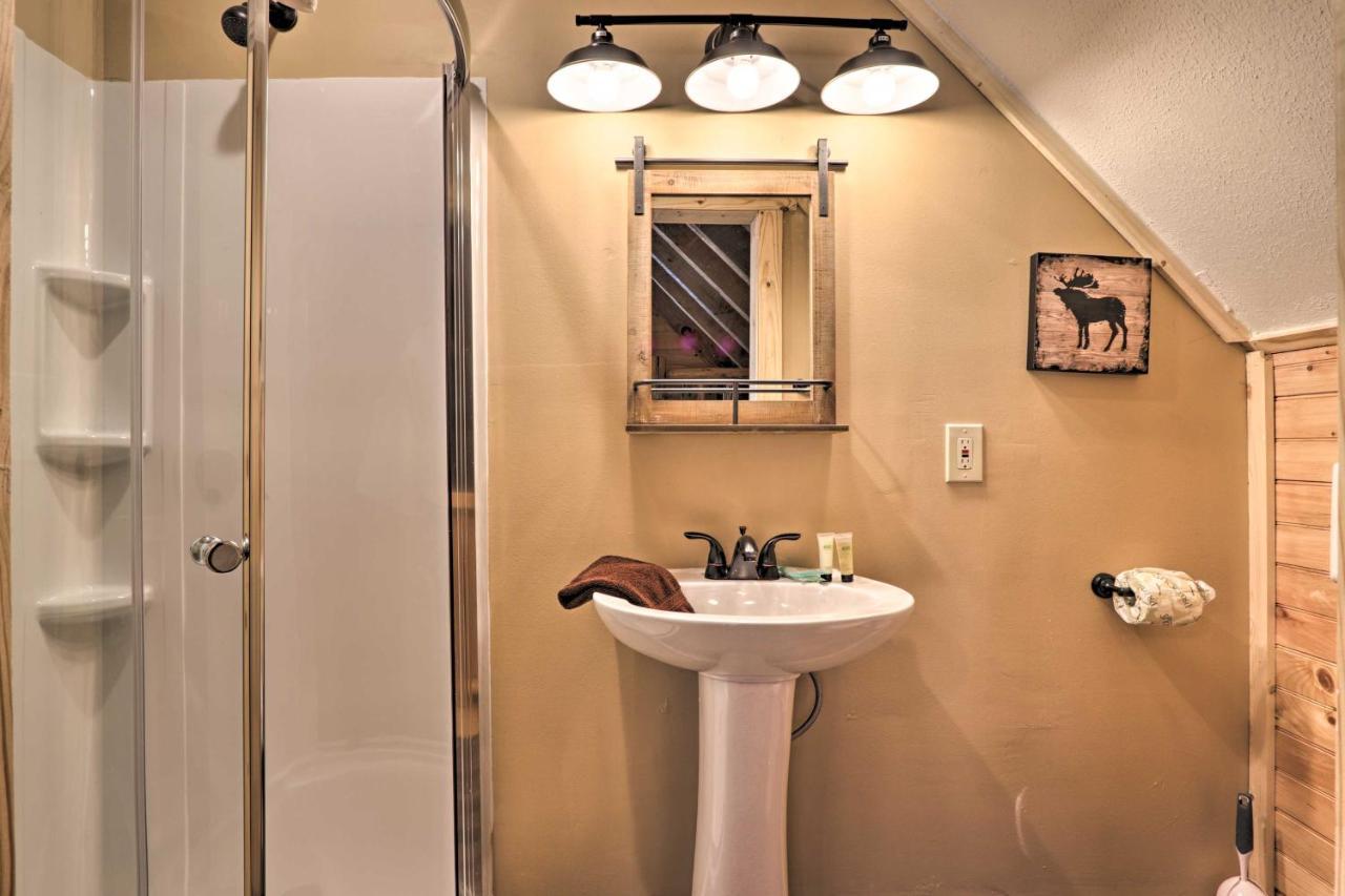 Gatlinburg Cabin With Loft And Game Room 1 Mi To Town 외부 사진