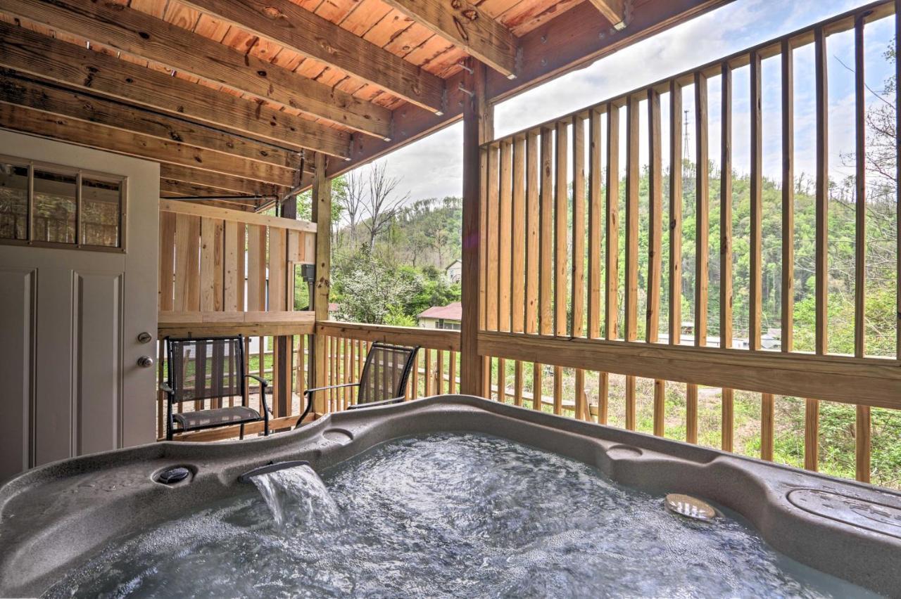 Gatlinburg Cabin With Loft And Game Room 1 Mi To Town 외부 사진